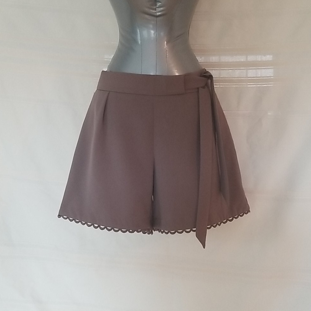 Taupe Banana Republic dress shorts with trim
